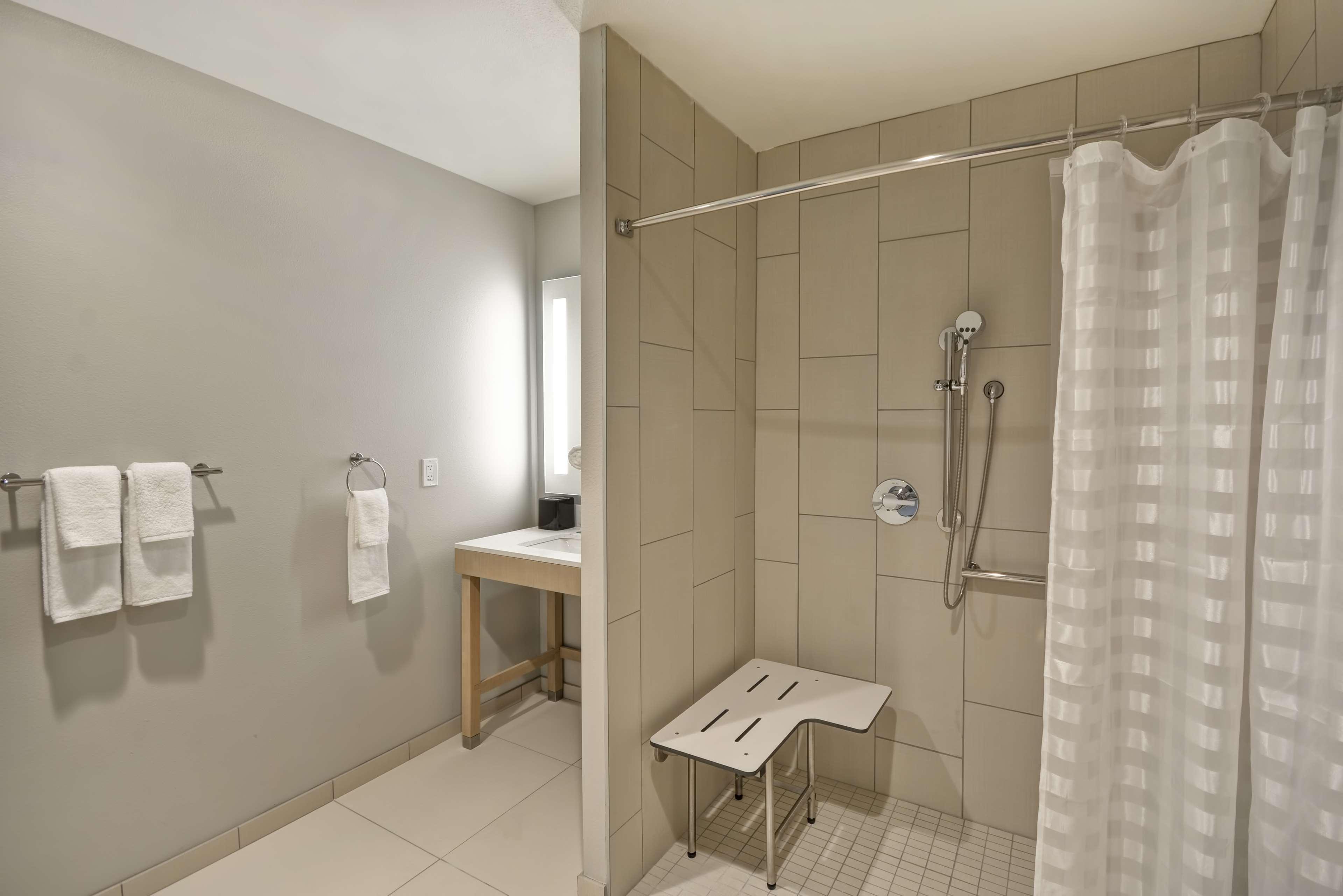 Hyatt Place Fresno Bagian luar foto