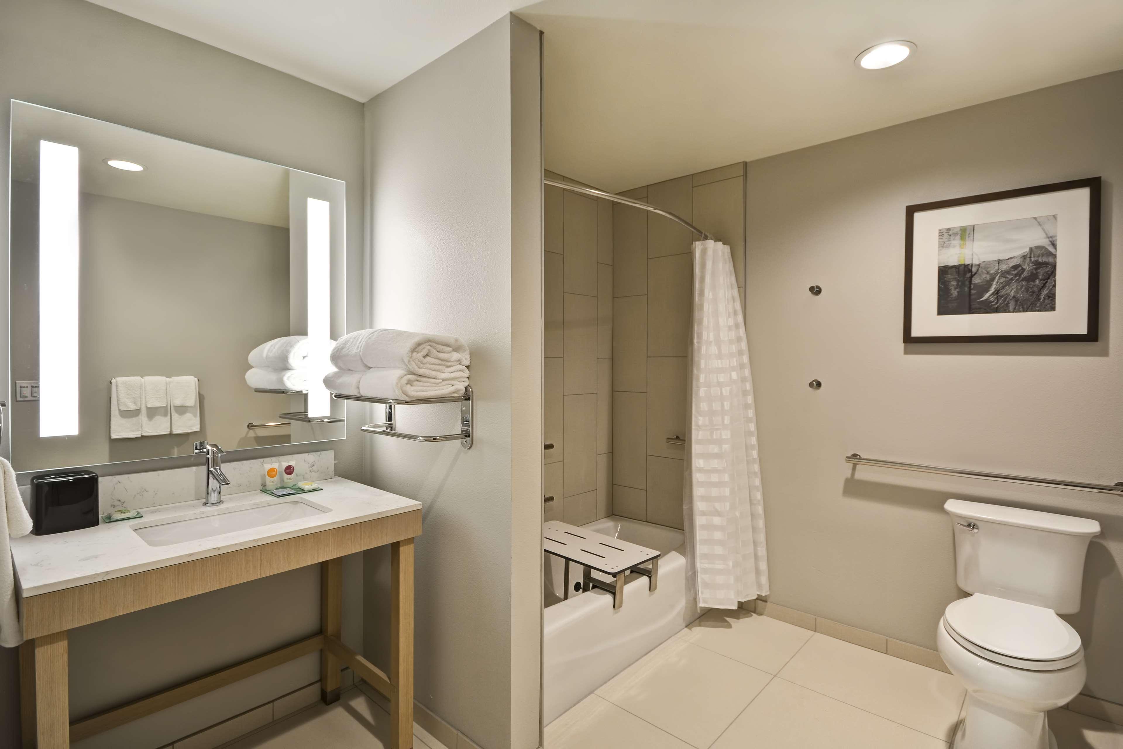 Hyatt Place Fresno Bagian luar foto