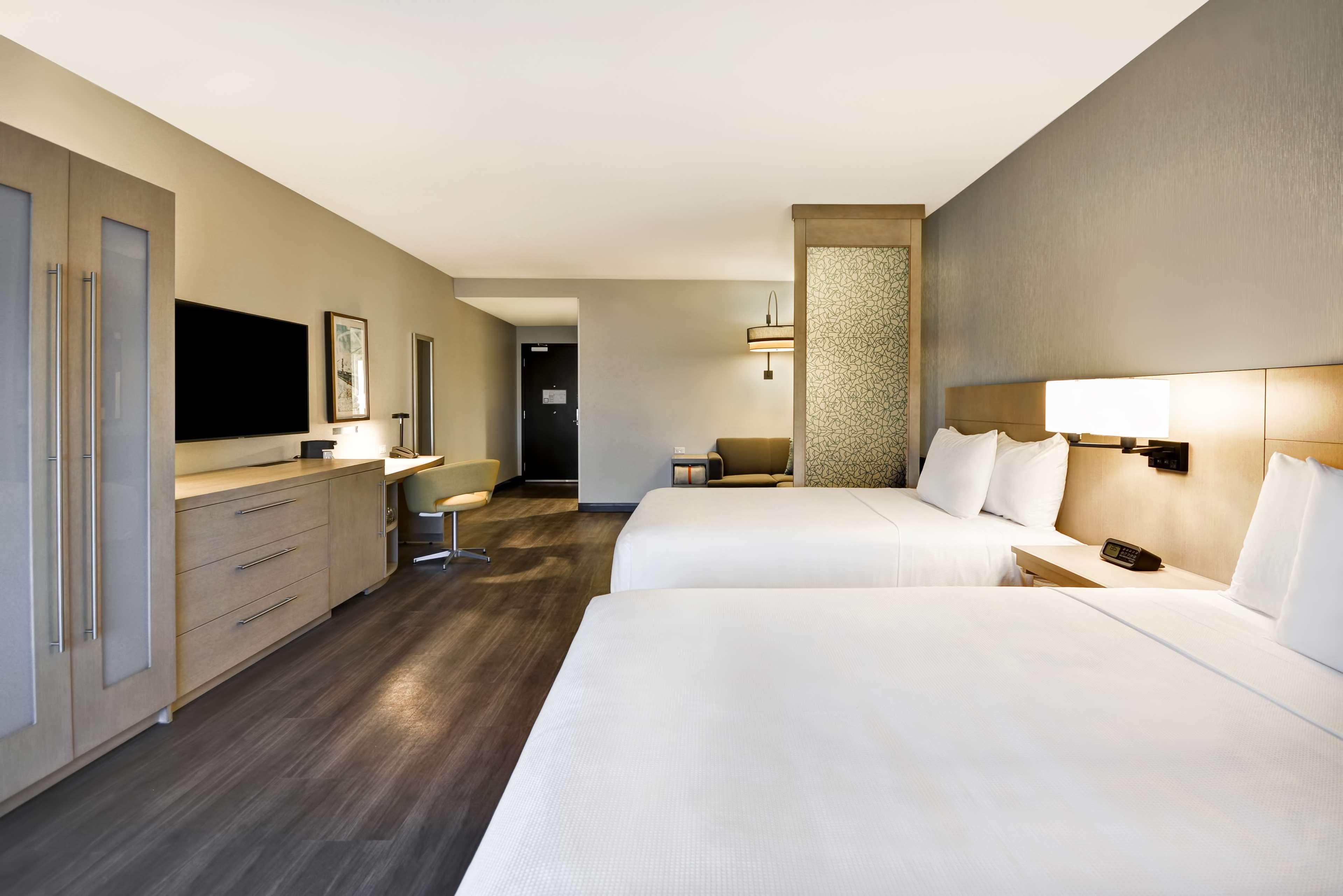 Hyatt Place Fresno Bagian luar foto