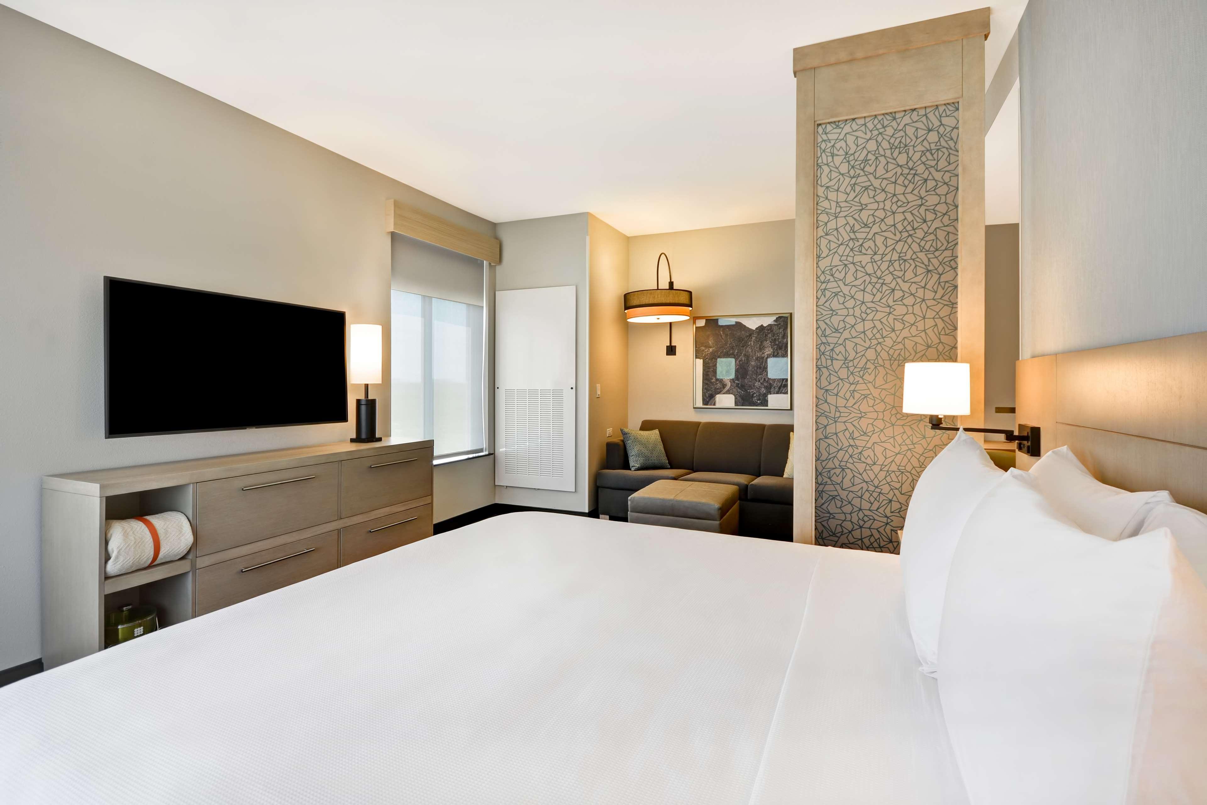 Hyatt Place Fresno Bagian luar foto