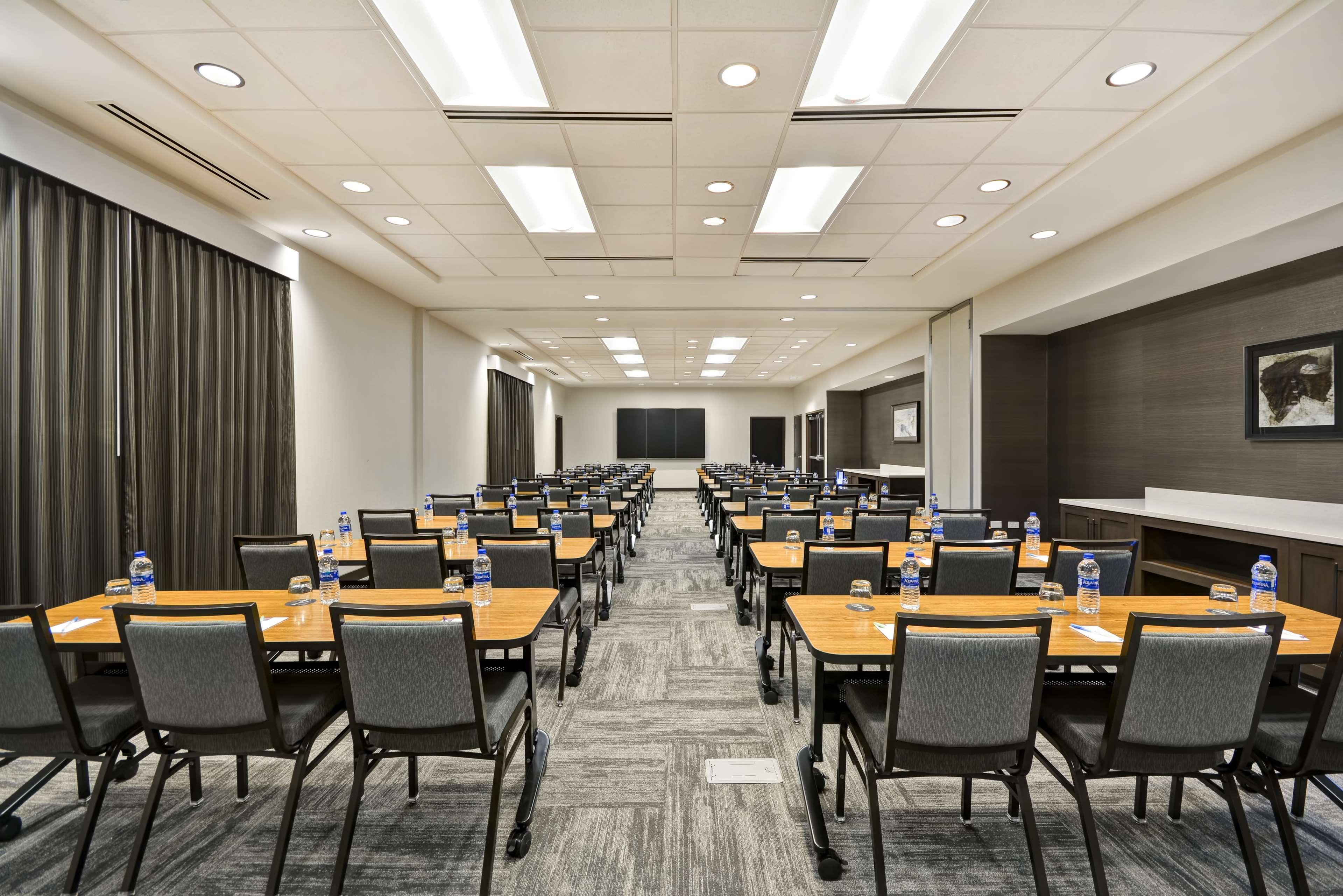 Hyatt Place Fresno Bagian luar foto