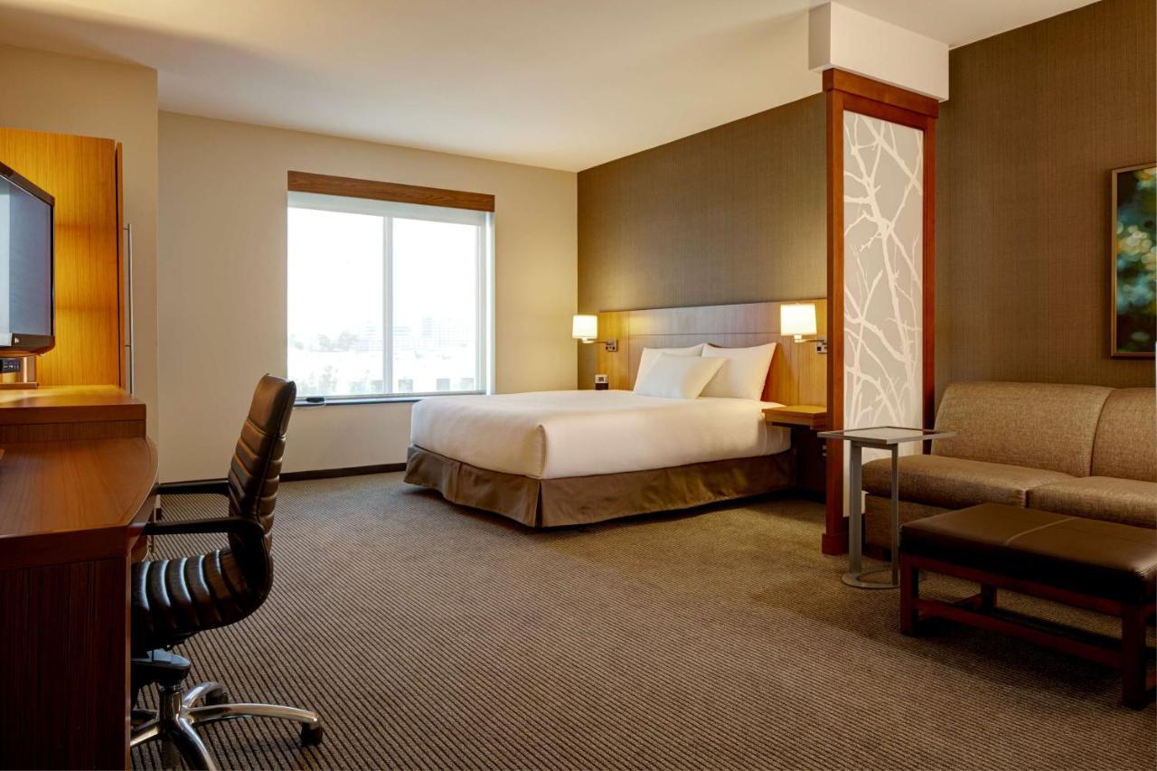 Hyatt Place Fresno Bagian luar foto
